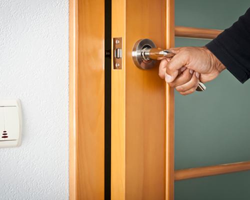 male hand on a surgery door handle
